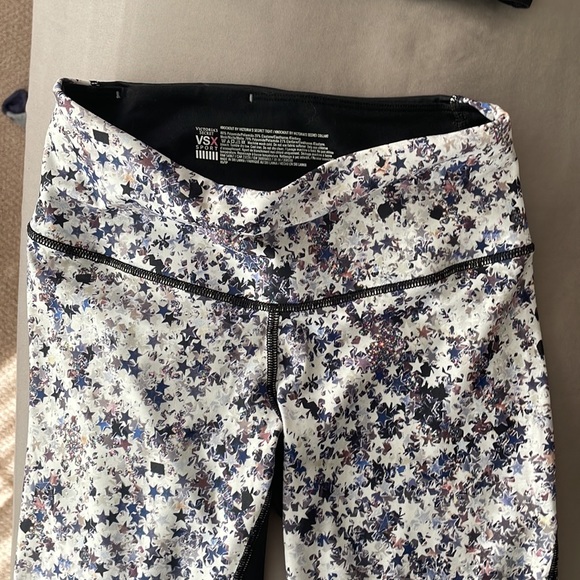 VS MATCHING WORKOUT SET! Like new condition. XS/32D - Picture 3 of 5